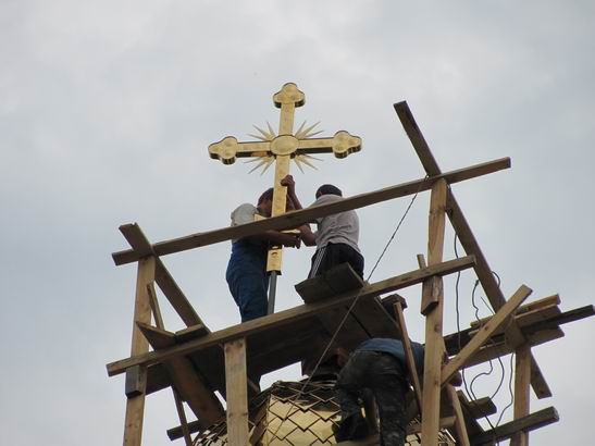 Освящение накупольного креста