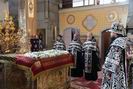 Правлячий архієрей звершив Вечірню з виносом Плащаниці та чин погребіння.