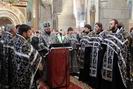 Правлячий архієрей звершив Вечірню з виносом Плащаниці та чин погребіння.