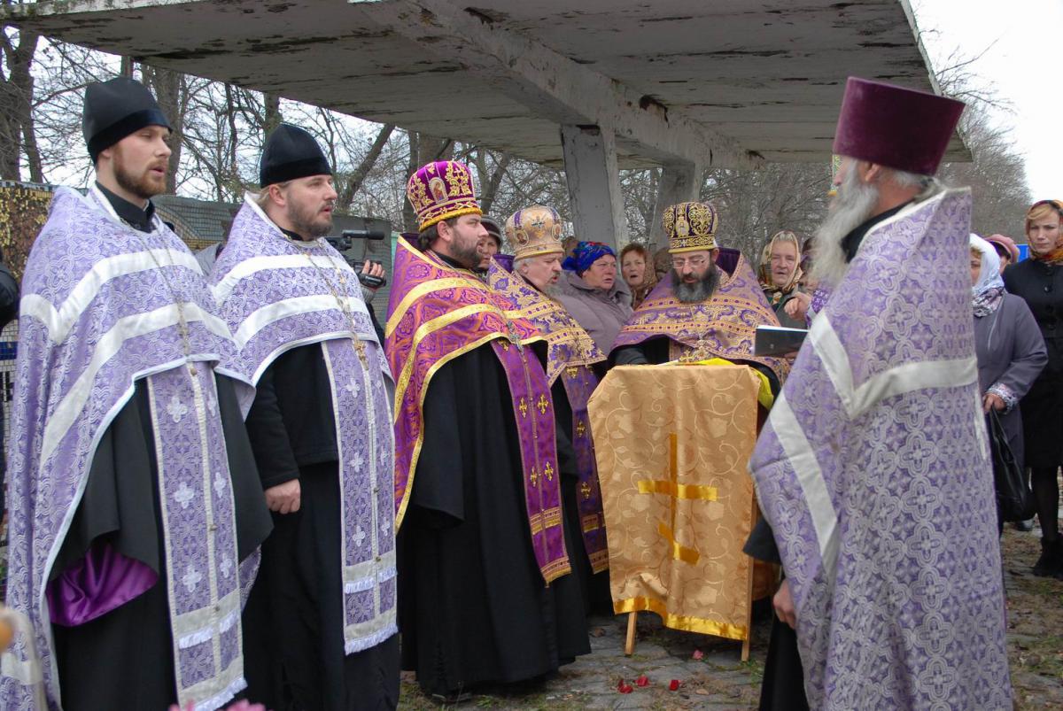 У селі Хажині освятили Поклінні Хрести