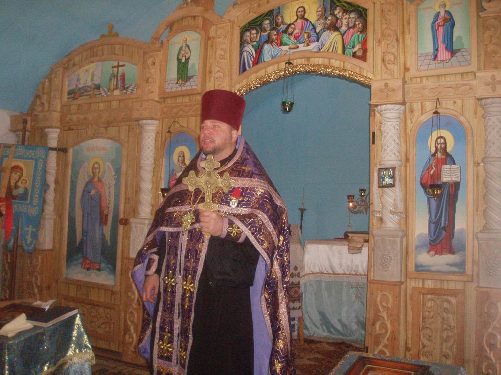 У селі Хажині освятили Поклінні Хрести