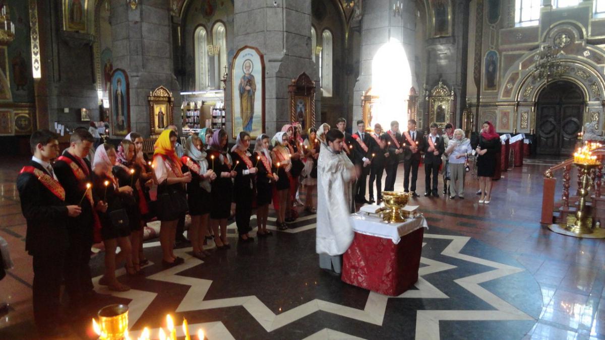 Подячний водосвятний молебень для випускників школи