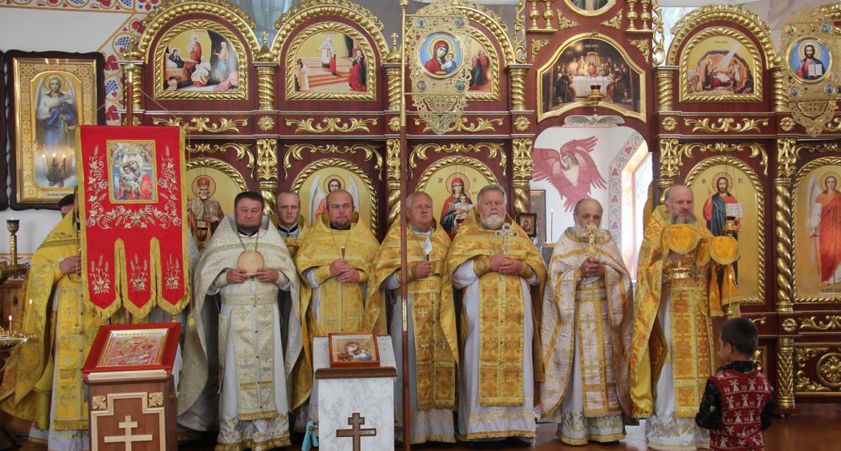 Священики Андрушівського благочиння приступили до таїнства сповіді.