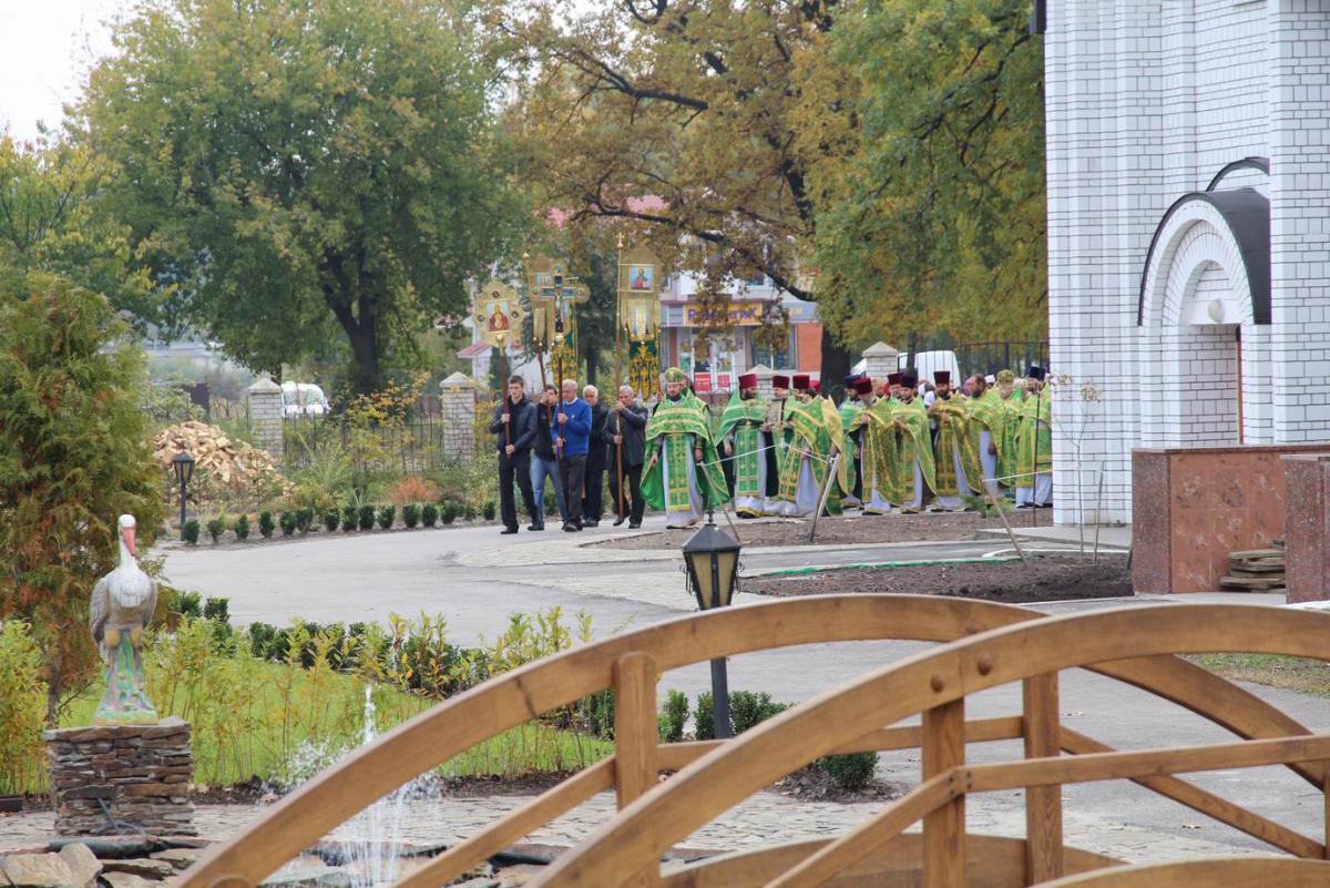 Урочисте архієрейське богослужіння у см. Новогуйвинське.
