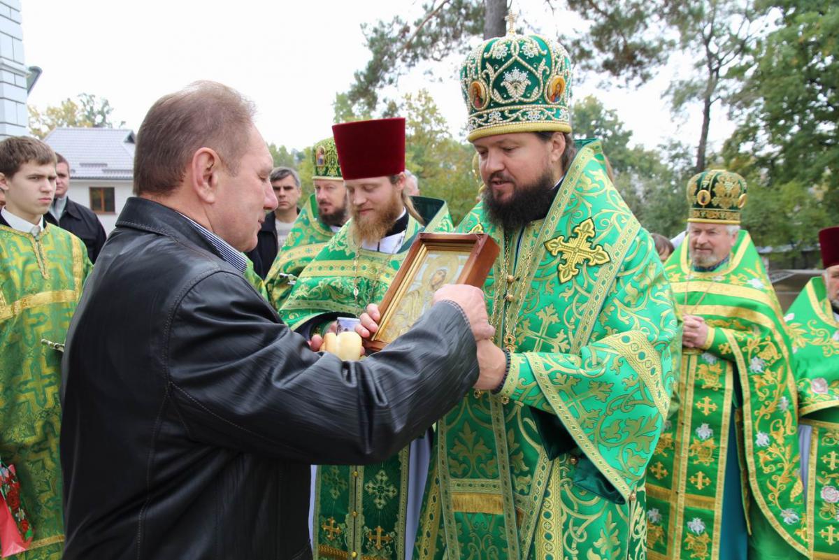 Урочисте архієрейське богослужіння у см. Новогуйвинське.