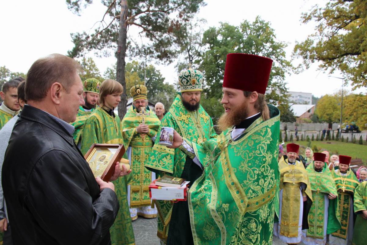 Урочисте архієрейське богослужіння у см. Новогуйвинське.