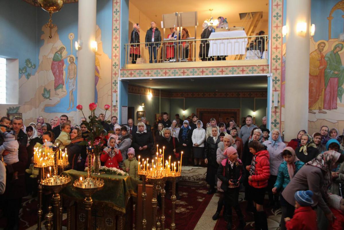 Урочисте архієрейське богослужіння у см. Новогуйвинське.