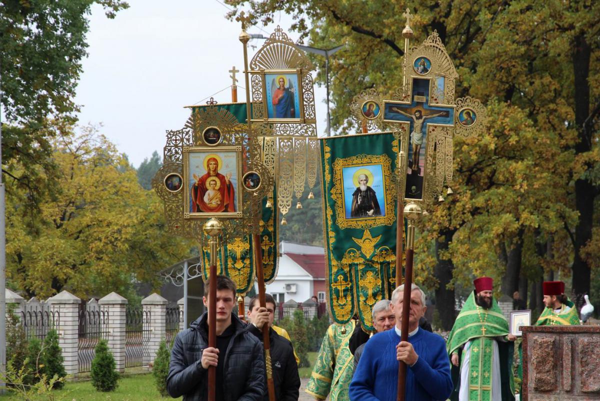 Урочисте архієрейське богослужіння у см. Новогуйвинське.