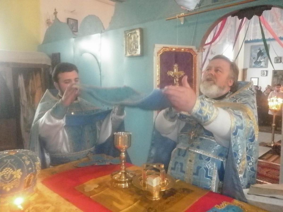 Вихованці недільної школи виступили на престольному святі.