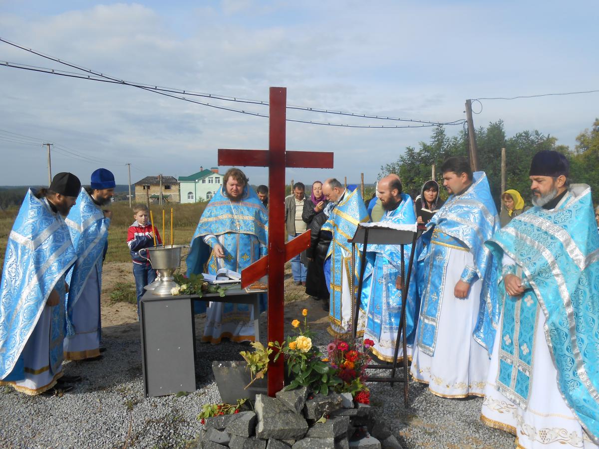 Радуйся, Всецарице недуги наша Благодатию исцеляющя...