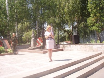 Під час мітингу-реквієму в смт. Гришківцях священик благословив естафету Пам’яті на подальший шлях.