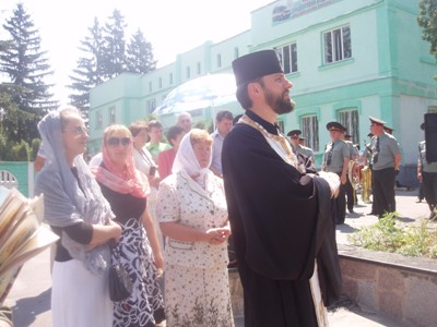 Під час мітингу-реквієму в смт. Гришківцях священик благословив естафету Пам’яті на подальший шлях.