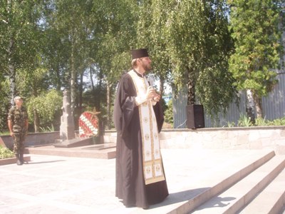 Під час мітингу-реквієму в смт. Гришківцях священик благословив естафету Пам’яті на подальший шлях.