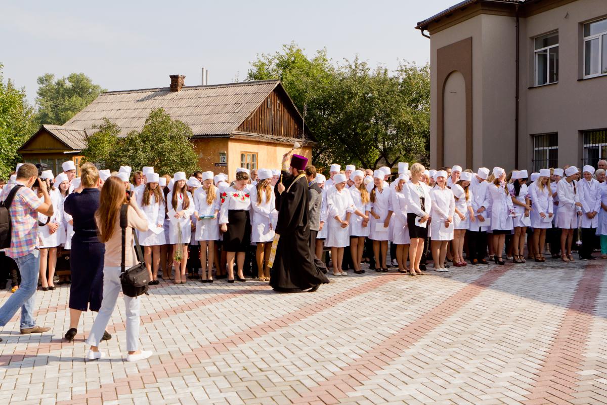 Священик привітав студентів із Днем Знань.