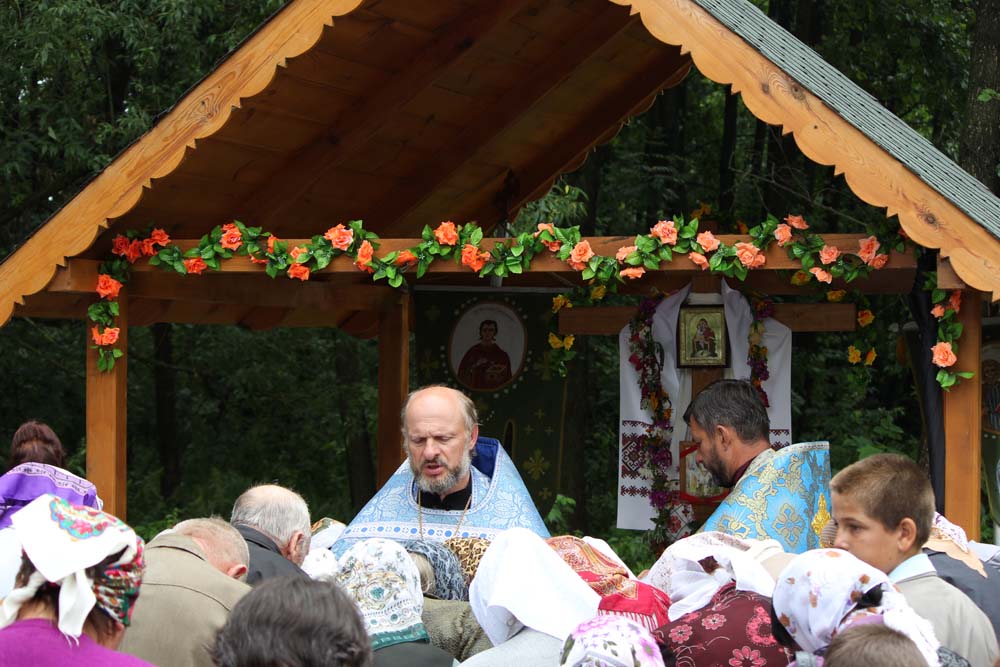 Хресний хід до джерела.