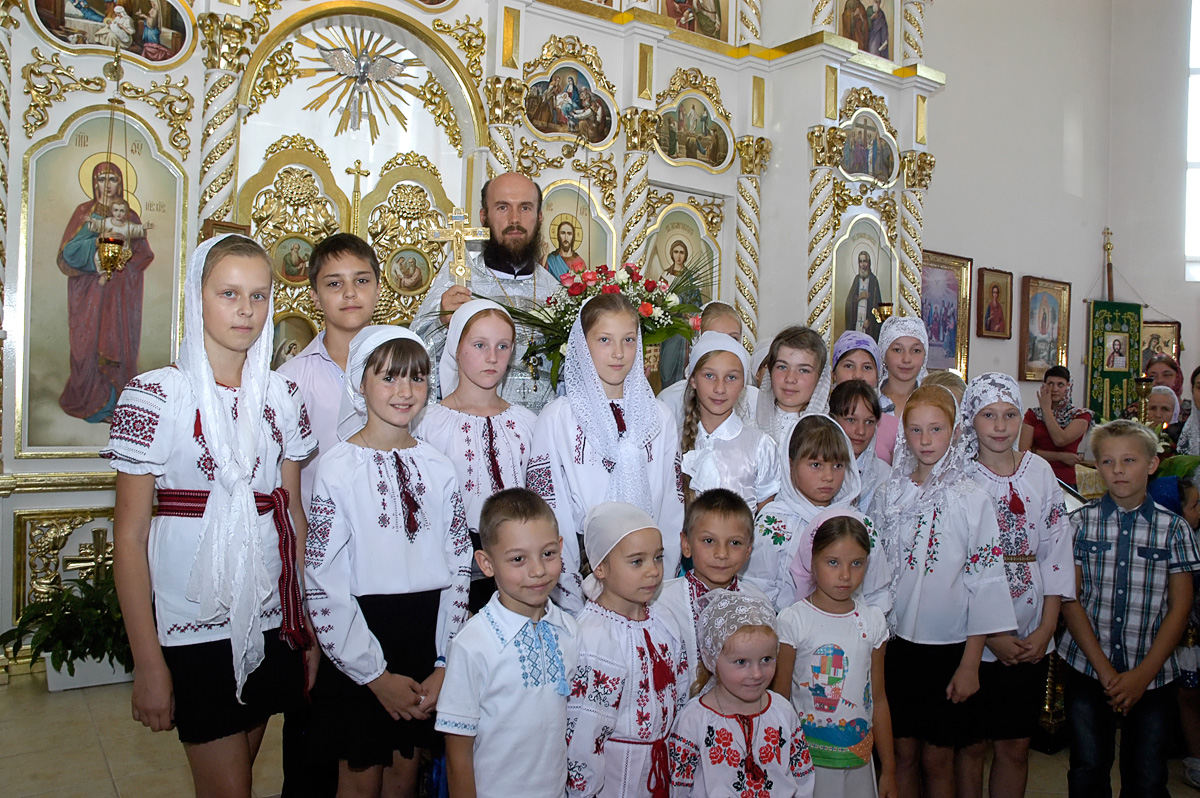 Соборное богослужение в Свято-Троицком храме г. Коростышева.