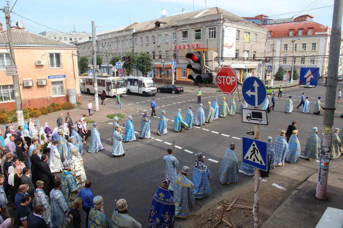 Вшановуючи образ Діви Богородиці православні житомиряни пройшли вулицями міста хресною ходою!