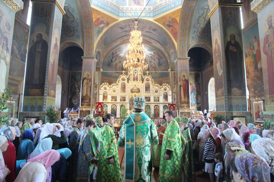 День святого Духа. Богослужіння у Свято-Троїцькому кафедральному соборі м. Новоград-Волинський.