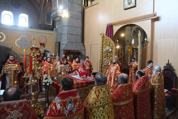 Разом із благочинними архієпископ Никодим звершив Божественну літургію у кафедральному соборі.