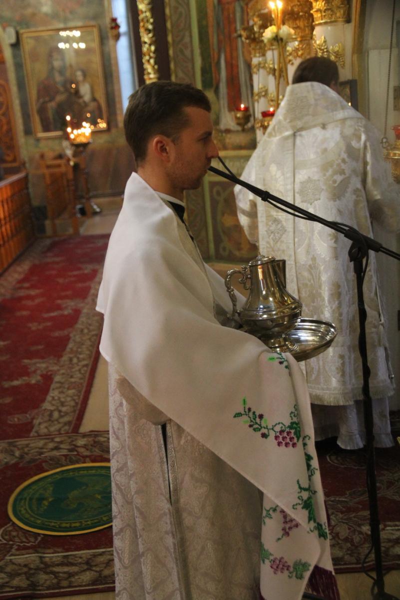 День пам'яті святих Небесних Сил безплотних: архієрейське богослужіння із дияконською хіротонією у Свято-Успенському соборі