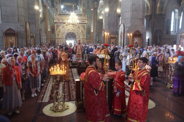 Архієпископ Никодим очолив воскресну літургію у Спасо-Преображенському кафедральному соборі.
