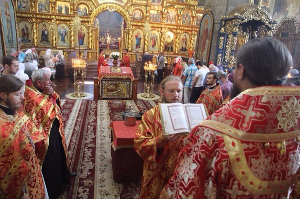 Архієпископ Никодим очолив воскресну літургію у Спасо-Преображенському кафедральному соборі.