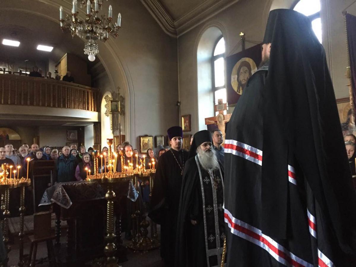 Архіпастир звершив читання першої частини покаянного канону
