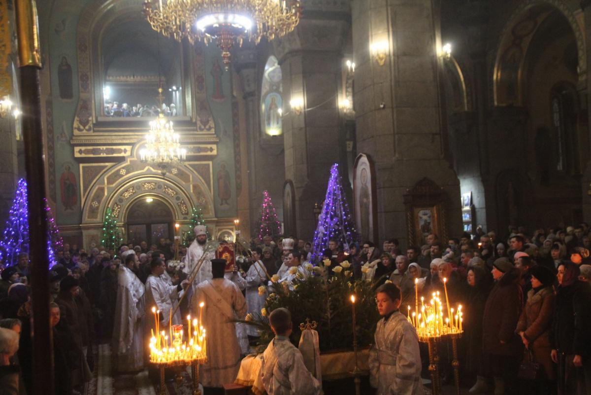 Різдво Господнє житомиряни зустріли нічним богослужінням у Спасо-Преображенському кафедральному соборі!