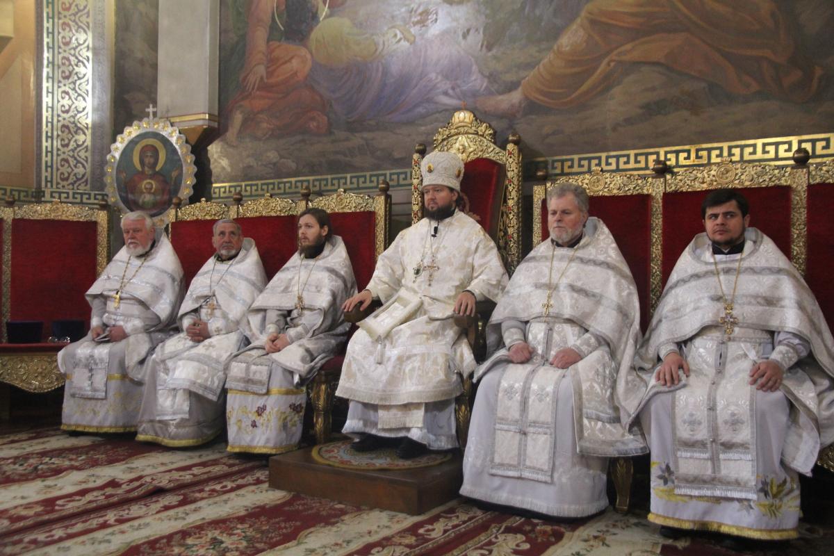 Хрещенський сочельник. Вечірня із літургією свтятителя Василія Великого.