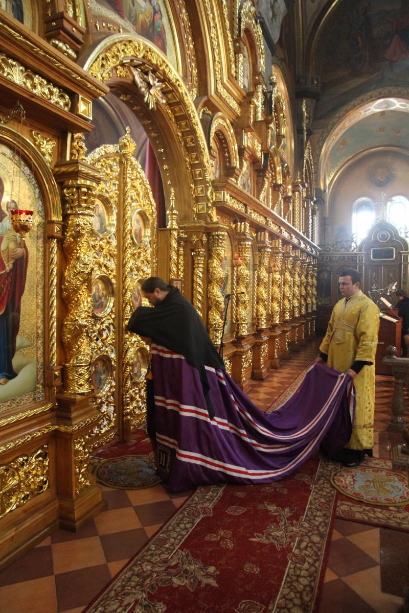 У день пам'яті благовірного князя Олександра Невського архієпископ Никодим очолив богослужіння у кафедральному соборі.