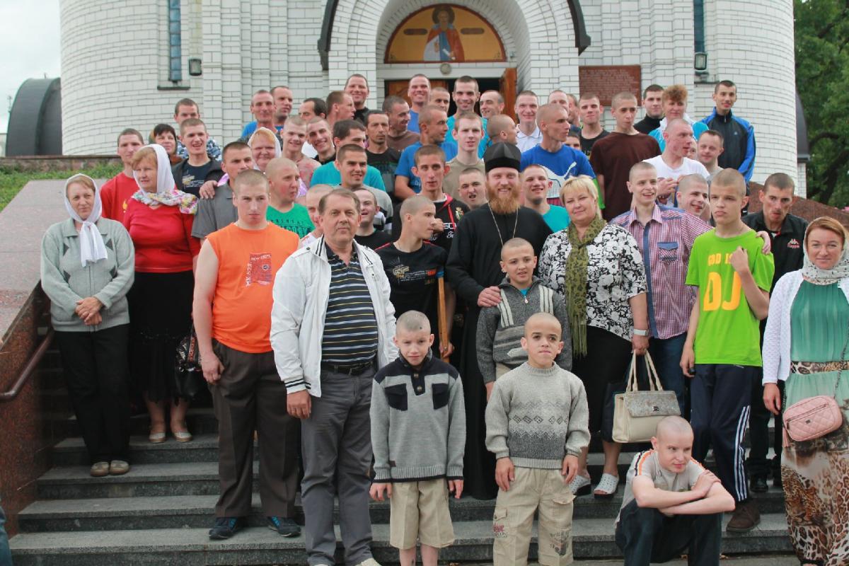 Дети из дома-интерната с.Тетеревка молились в храме св. Ап. Петра и Павла в пгт. Новогуйвинск