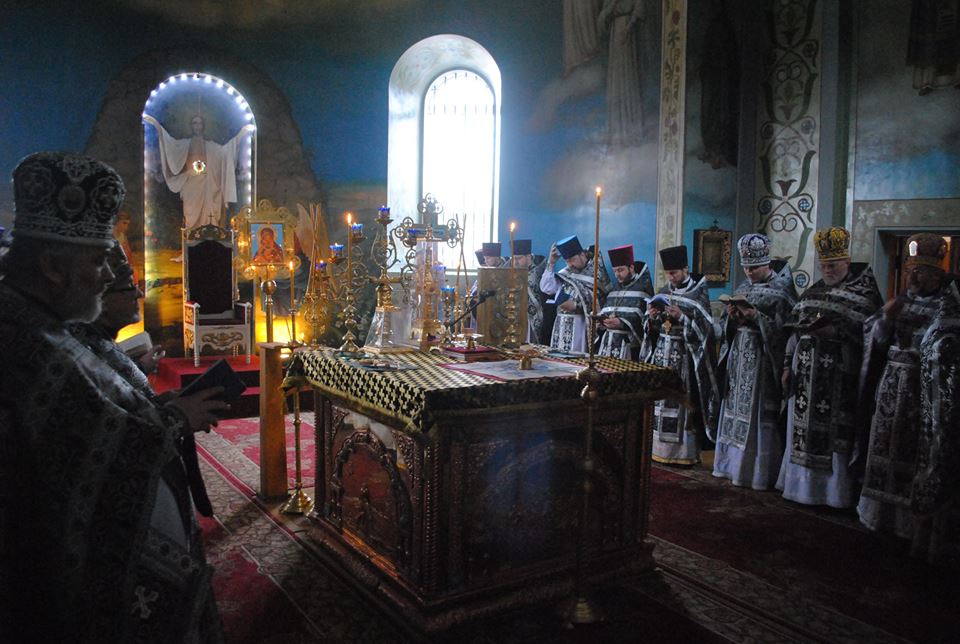Відбулась сповідь духовенства міста Житомира: архієрейська літургія Напередосвячених Дарів у Свято-Успенському соборі.