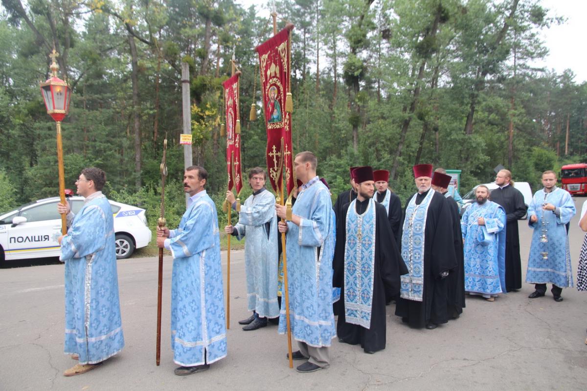 У Житомир прибув Всеукраїнський хресний хід миру, любові та молитви за Україну!