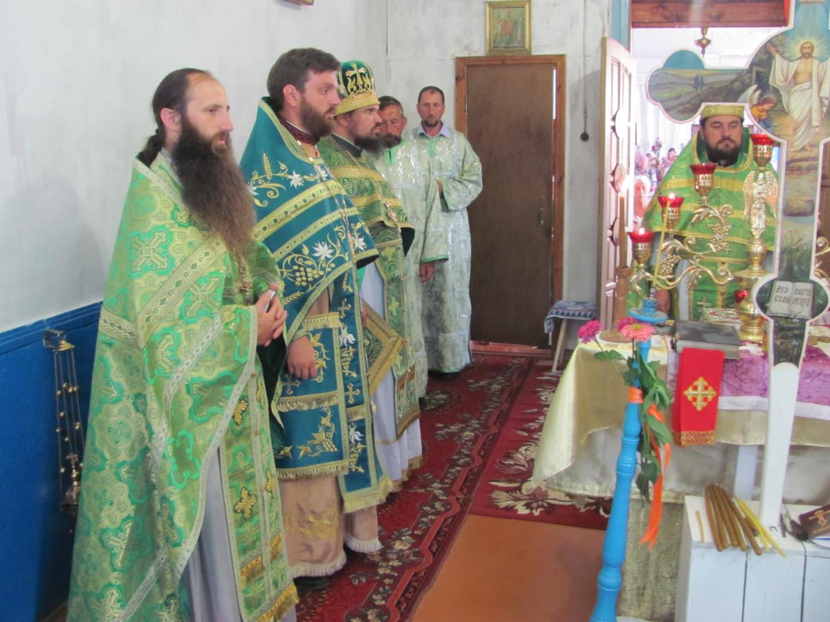 В САЛАХ МОЛИТОВНО ВІДСВЯТКУВАЛИ ПЕРСТОЛЬНЕ СВЯТО.