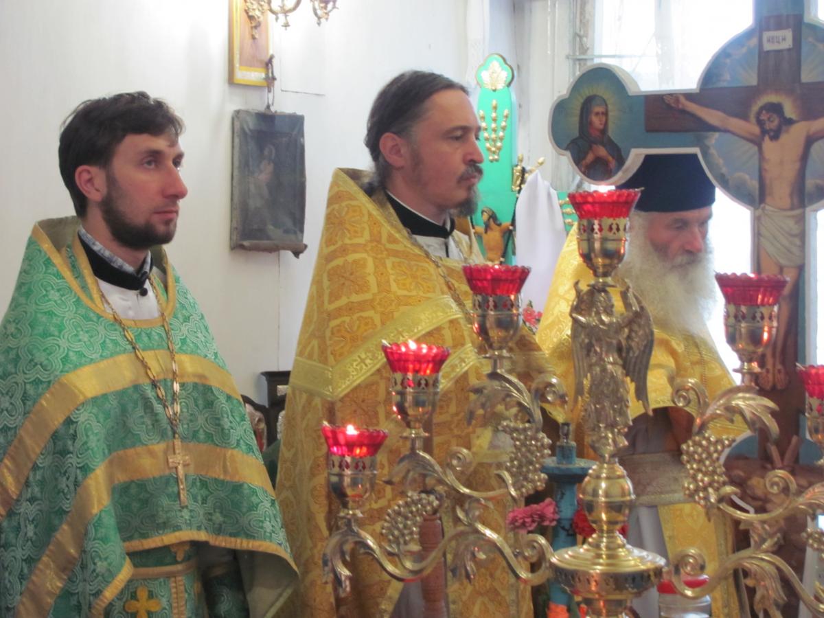 В САЛАХ МОЛИТОВНО ВІДСВЯТКУВАЛИ ПЕРСТОЛЬНЕ СВЯТО.
