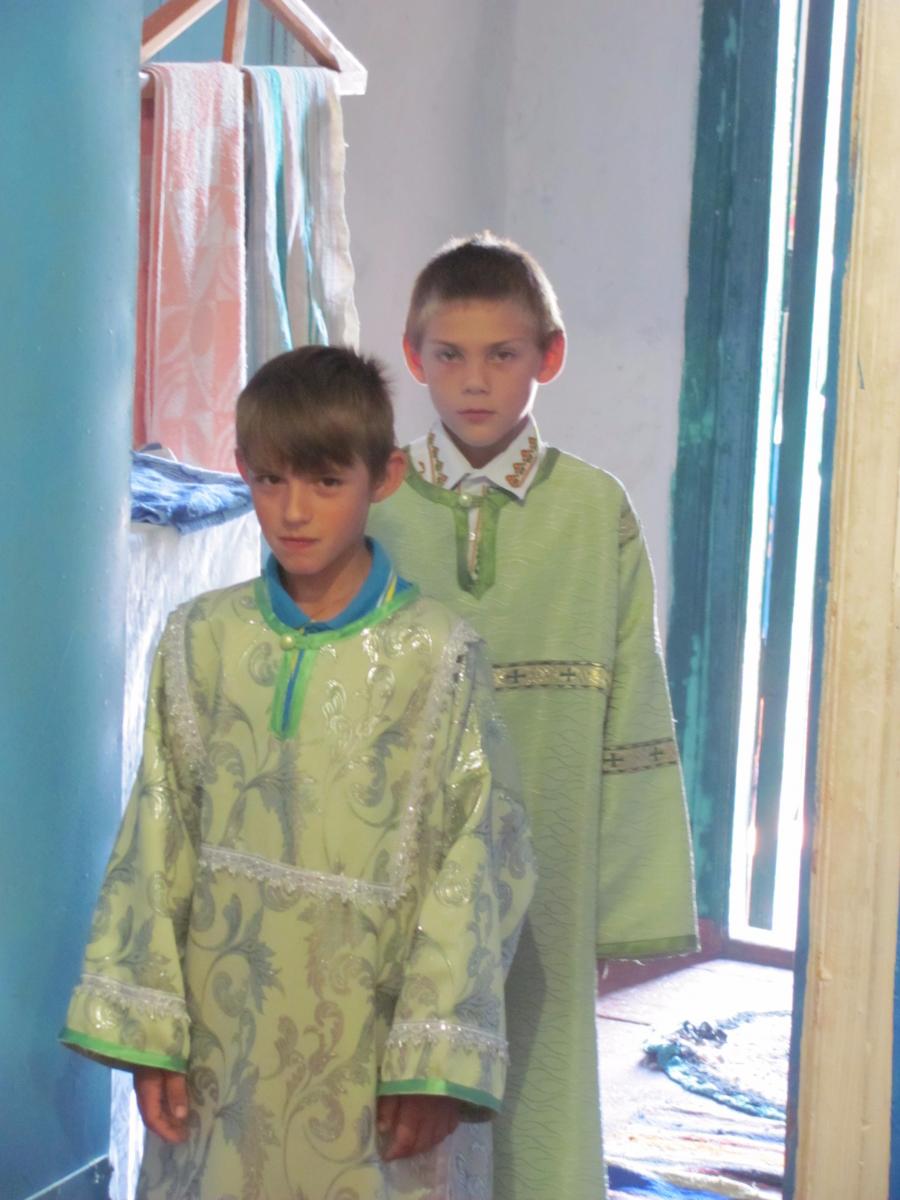 В САЛАХ МОЛИТОВНО ВІДСВЯТКУВАЛИ ПЕРСТОЛЬНЕ СВЯТО.