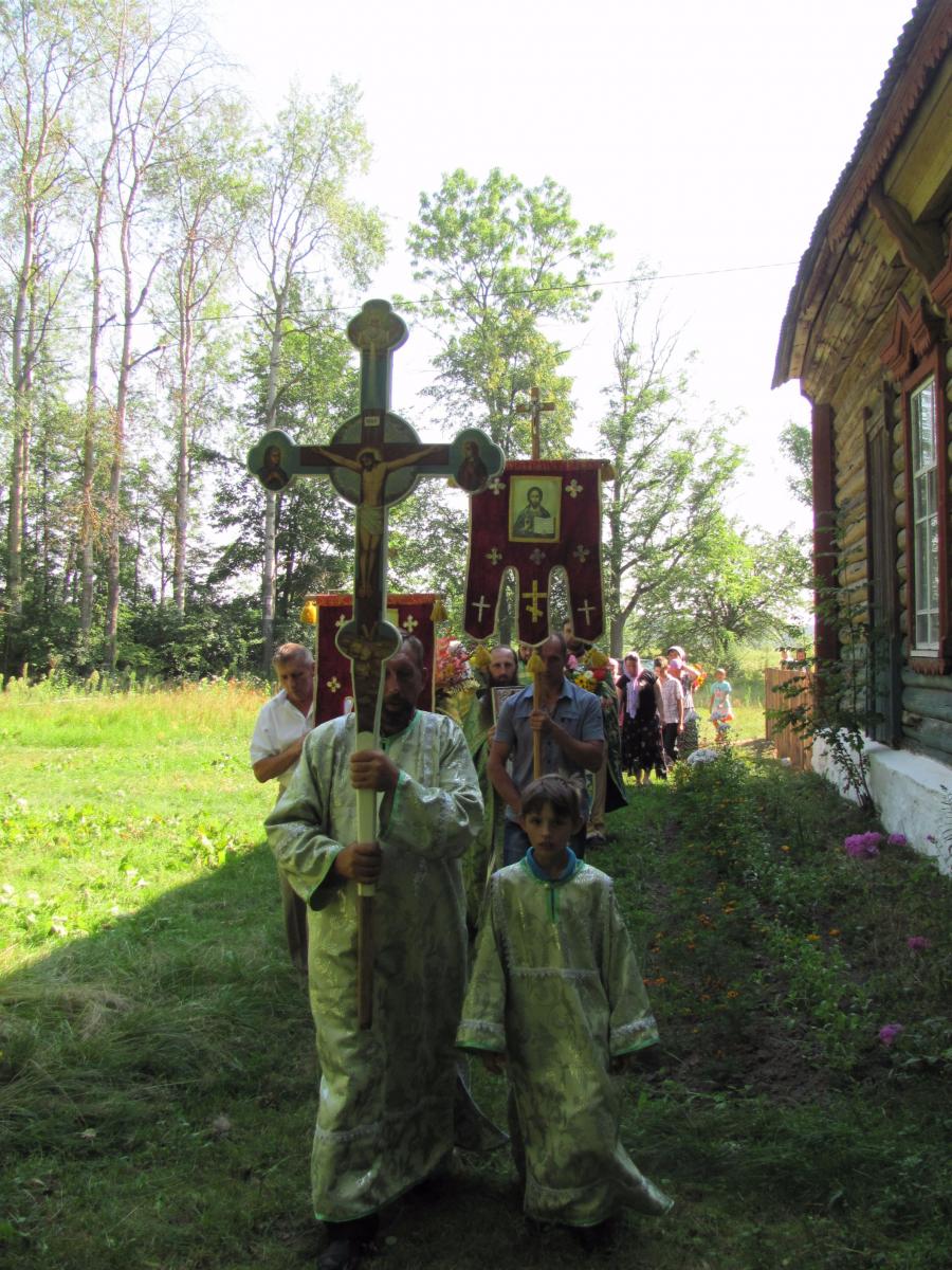 В САЛАХ МОЛИТОВНО ВІДСВЯТКУВАЛИ ПЕРСТОЛЬНЕ СВЯТО.