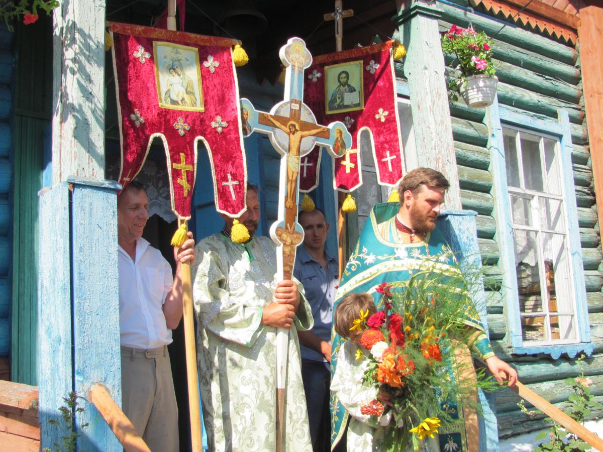 В САЛАХ МОЛИТОВНО ВІДСВЯТКУВАЛИ ПЕРСТОЛЬНЕ СВЯТО.