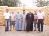 У селі Райках поставили дерев’яний зруб майбутньої Свято-Троїцької церкви.