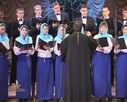 В Свято-Николаевском соборе поёт знаменитый хор.