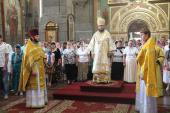 Архієпископ Никодим очолив недільну літургію у кафедральному соборі.