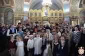 Духовенство, дітки недільної школи та прихожани Свято-Успенського архієрейського собору привітали митрополита Никодима із Різдвом Христовим!