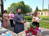 Свято останнього дзвоника у с. Великій П’ятигіріці: напуття вчителів, благословення священика!