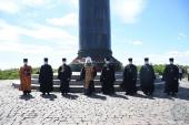 У 75-ту річницю Великої Перемоги митрополит Никодим разом із священослужителями міста Житомира вшанували пам’ять полеглих воїнів Великої Вітчизняної війни.