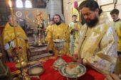 Архієпископ Никодим звершив чин освячення Антимінсів.