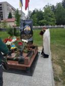 Клірик Житомирської єпархії звершив панахиду на могилі спочилого воїна